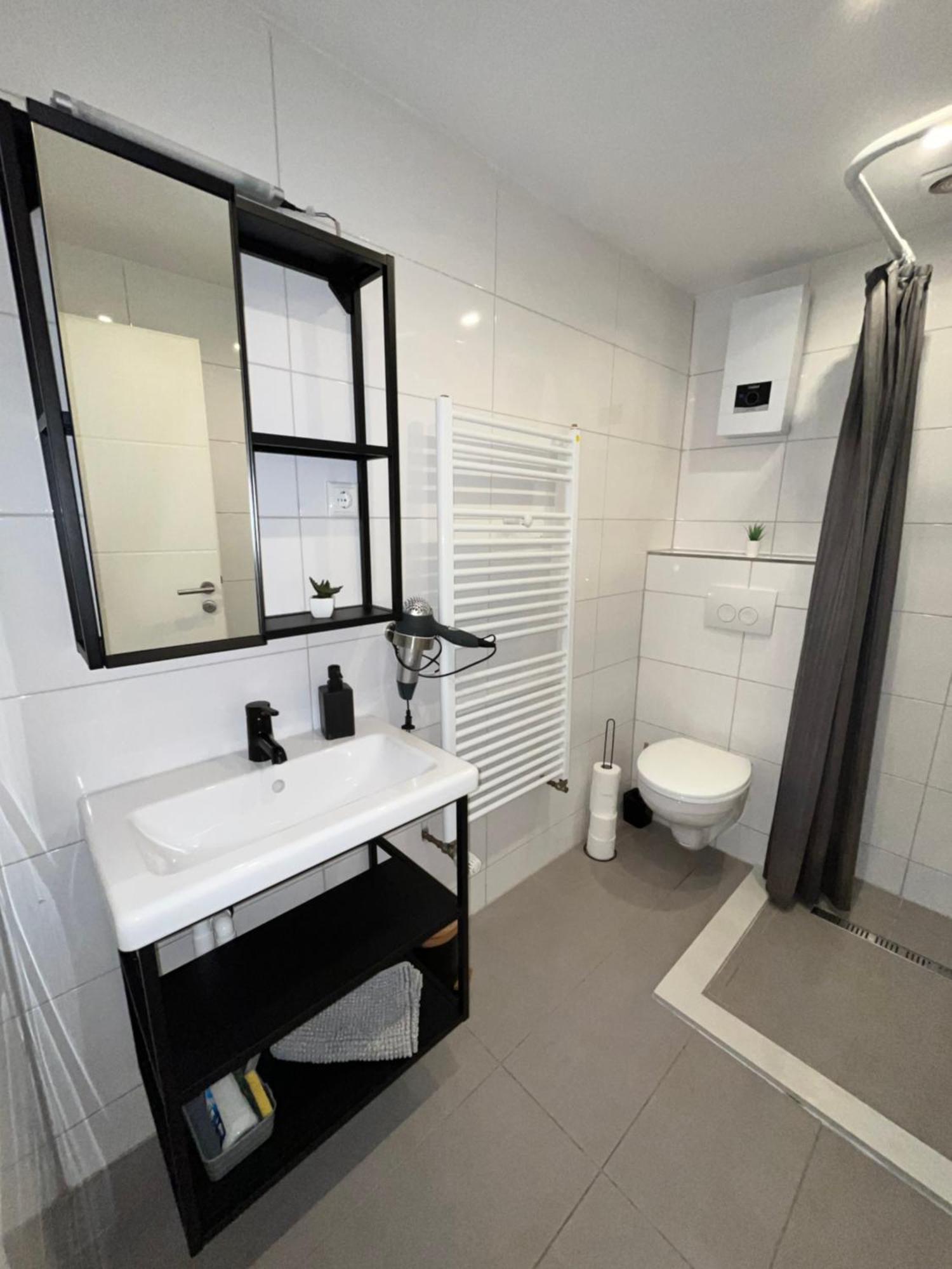 Apartment Central 10B 40Qm Wi-Fi Free Parking Calm Back House Dortmund Luaran gambar